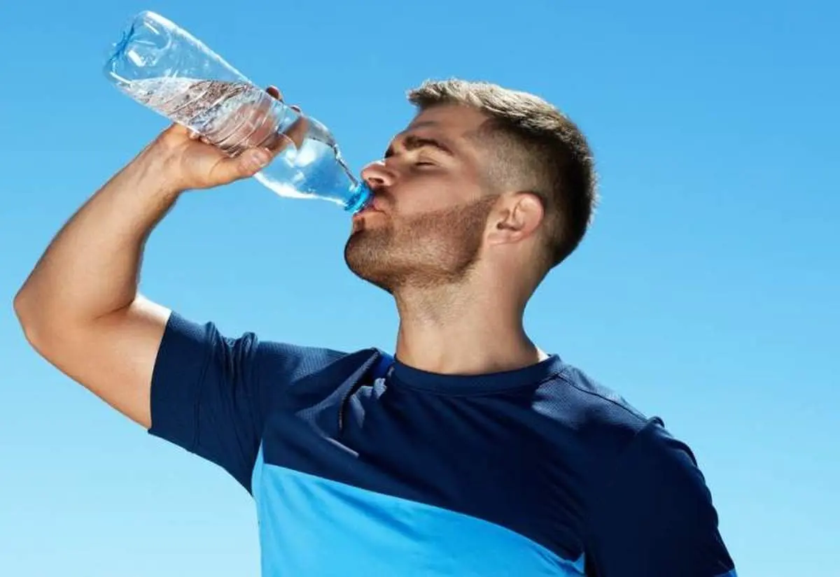 قبل از غذا آب بنوشید، معجزه میکند! | فواید شگفت‌انگیزِ نوشیدن آب قبل از غذا