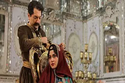 فیلم رقص و عشوه‌ی پریناز ایزدیار برای آقای بازیگر غوغا به پا کرد!  چه دلبری هم میکنه! + ویدئو