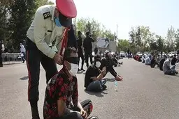 افزایش ۳۰ درصدی ترافیک عصرگاهی | دستبند پلیس امنیت بر دستان ۲۱۹ نفر از اراذل و اوباش