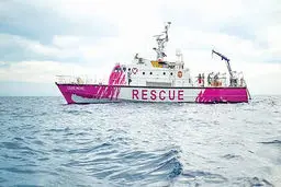 کشتی بنکسی برای پناه‌جویان | نقاش معروف انگلیسی دوباره خبرساز شد
