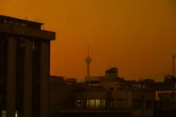 تداوم آلودگی هوای شهر‌های ایران | شاخص آلودگی هوا در کلانشهر‌ها به آستانه خطر رسید | هوای تهران همچنان قرمز است | شاخص آلودگی در تبریز به ۱۸۴ رسید | هوای ۹ شهر خوزستان در وضعیت «قرمز»