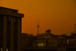 تداوم آلودگی هوای شهر‌های ایران | شاخص آلودگی هوا در کلانشهر‌ها به آستانه خطر رسید | هوای تهران همچنان قرمز است | شاخص آلودگی در تبریز به ۱۸۴ رسید | هوای ۹ شهر خوزستان در وضعیت «قرمز»