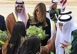 مراسم بسیار عجیب استقبال از ترامپ | رقص شمشیر دختران جوان در ابوظبی! +ویدئو
