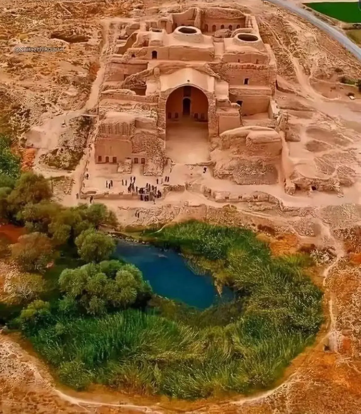 تصویر جالب از کاخ قدیمی اردشیر ساسانی در فیروزآباد!