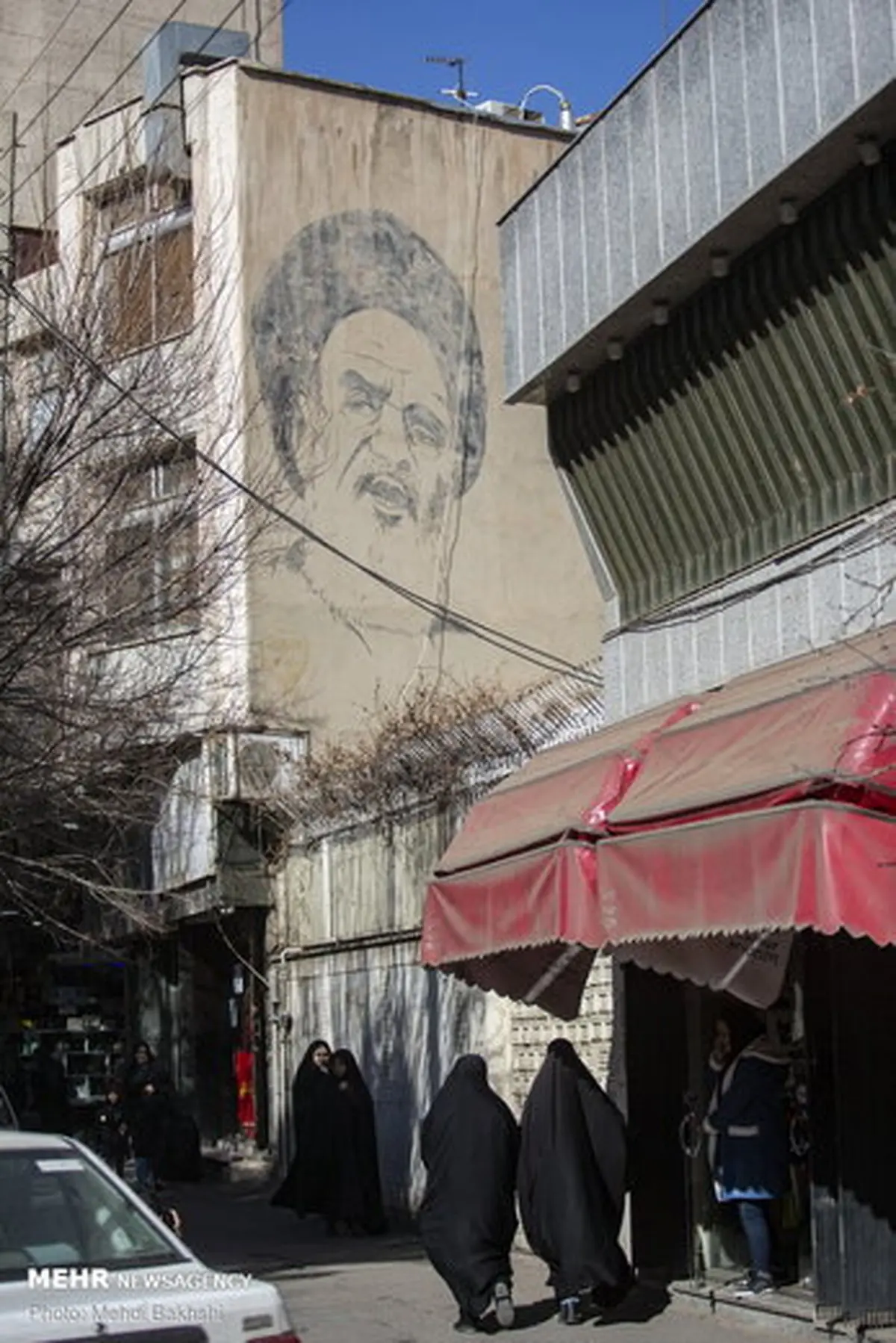 تصاویر | خاطرات به جا مانده از روزهای انقلاب روی دیوارهای شهر