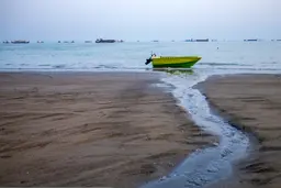 ورود فاضلاب شهر بندرعباس به دریا  روز به روز آنرا آلوده‌تر می‌کند