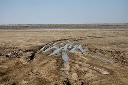 تالاب گاوخونی در مسیر بی‌بازگشت