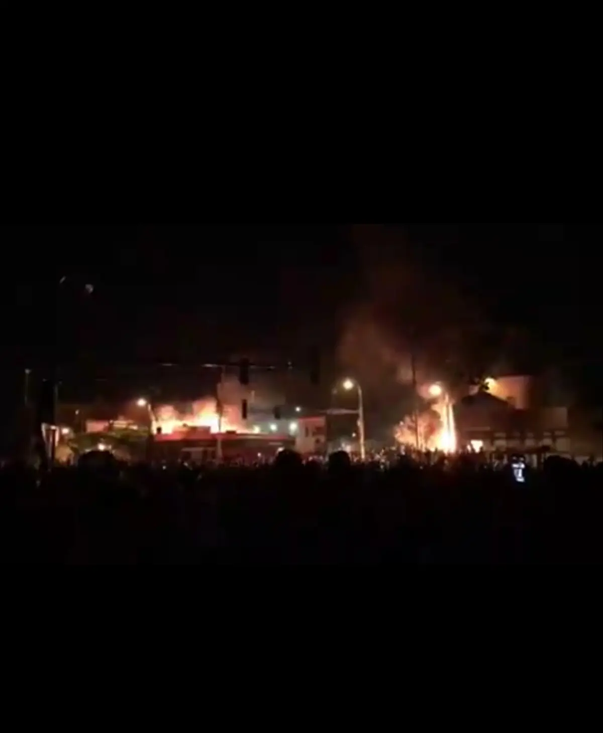 به آتش کشیدن اداره پلیس در آمریکا+فیلم