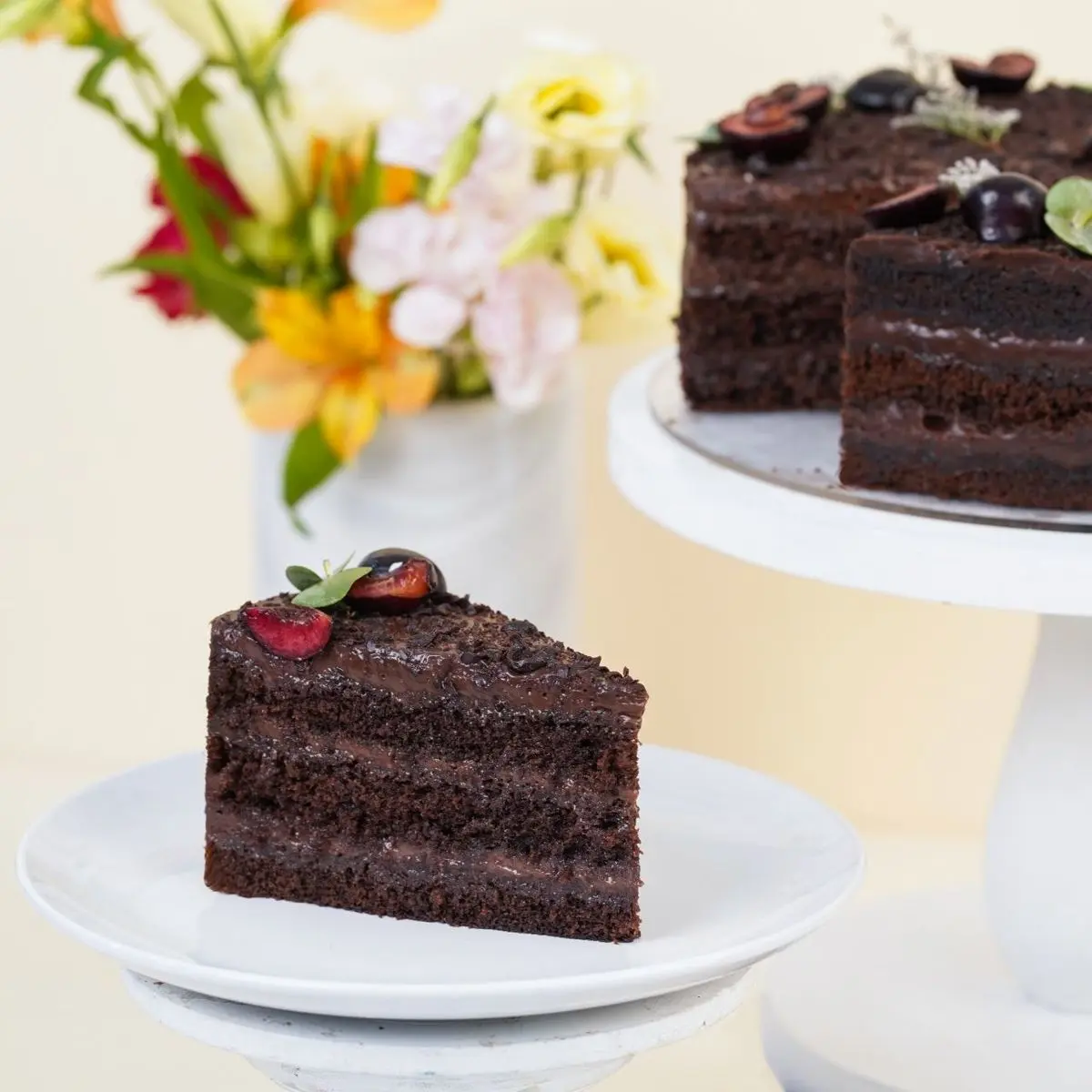 خودت توی خونه کیکت رو حرفه ای تزیین کن! | آموزش دیزاین کیک با شکلات آب شده +ویدئو