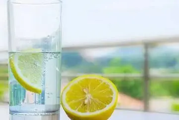  ناشتا فقط آب و آبلیمو بنوشید | تاثیرات شگفت انگیز این ترکیب که از آن بیخبرید!