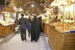 بازارها امروز قرمزپوش شدند