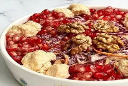 یه سالاد خوشمزه و مقوی که تو فصل پاییز باید امتحانش کنی! | سالاد انار، کلم و گردو + ویدئو