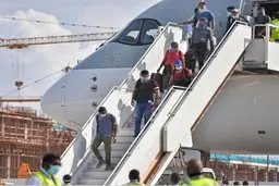 معاون ستاد فرماندهی کرونا: از سفر به کشورهای همسایه برای واکسن اطلاعی ندارم