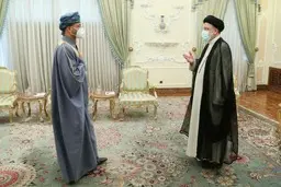 
نخستین دیدار خارجی رئیسی‌ در مقام ریاست‌ جمهوری با وزیر خارجه عمان