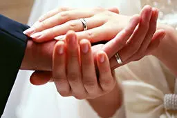 قدبلندترین عروسی که تا حالا دیده اید! | داماد تا کمر عروس خانم ! + تصویر