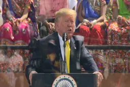 بازار سهام دچار رکود شده اما ترامپ می‌گوید کرونا تحت کنترل است