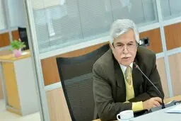 
حداقل ٧٥ درصد جمعیت ٨٠ میلیونی کشور دچار فقر معیشتى هستند