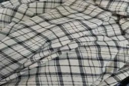 اداره اماکن  ، مانتوها را در مشهد جمع آوری کرد 