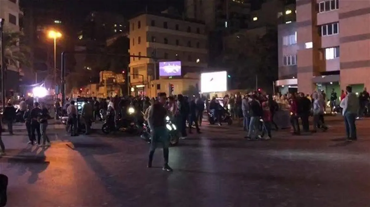  لبنانی‌ها در اعتراض به وضع بد اقتصادی تظاهرات شبانه انجام دادند