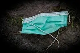 جریمه ۵۰۰ درهمی شهروندان دوبی در صورت رها کردن ماسک در اماکن عمومی