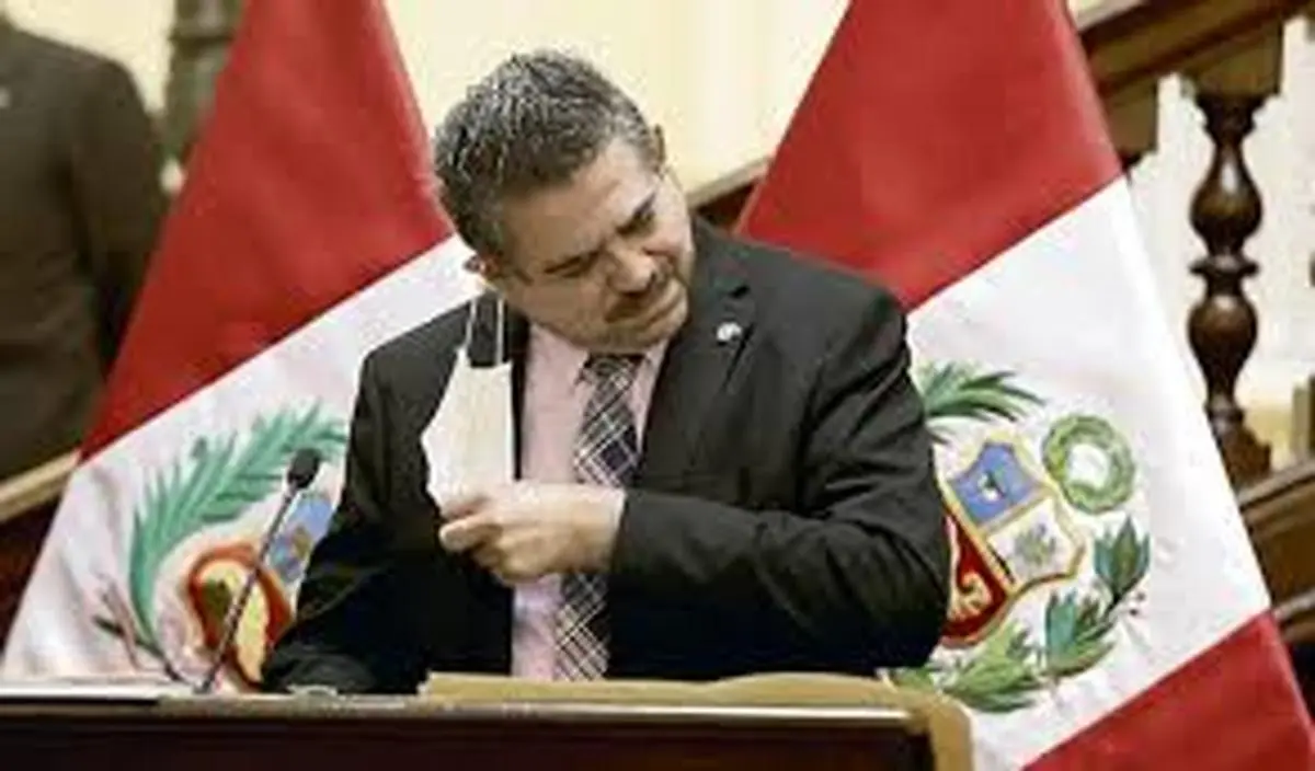  مانوئل مرینو  |  رییس جمهوری پرو همزمان با اعتراض های گسترده استعفا داد