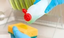 هرگز مایع ظرفشویی را روی اسکاچ نریزید! | اشتباه رایجی که یک عمر از آن غافل بودید