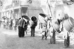 وقتی سفارت انگلیس دیگ نذری بار گذاشت!