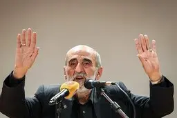 شریعتمداری: ممکن است دشمن با حمایت از یک طیف سیاسی بدنبال بدنام کردنش باشد
