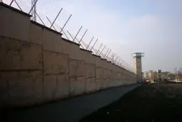 ساخت قبرستان شرط بخشش قاتل پدر و پسر 