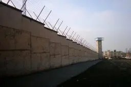 ساخت قبرستان شرط بخشش قاتل پدر و پسر 