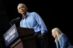 انتخابات شهرداری نیویورک؛ اوباما برای اولین بار از یک نامزد حمایت کرد | تماس غیرمنتظره‌ اوباما با ذُهران مَمدانی، نامزد دموکرات؛ رییس جمهور پیشین آمریکا پیشنهاد داد ممدانی، در صورت پیروزی، مشاور غیررسمی او شود
