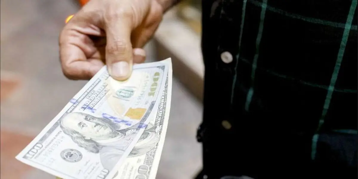دومین جهش بزرگ قیمت دلار متشکل در سال 1400
