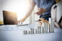 مدیران چگونه بر سودآوری و عملکرد بنگاه‌ها اثر می‌گذارند؟ | اثر مدیرعامل