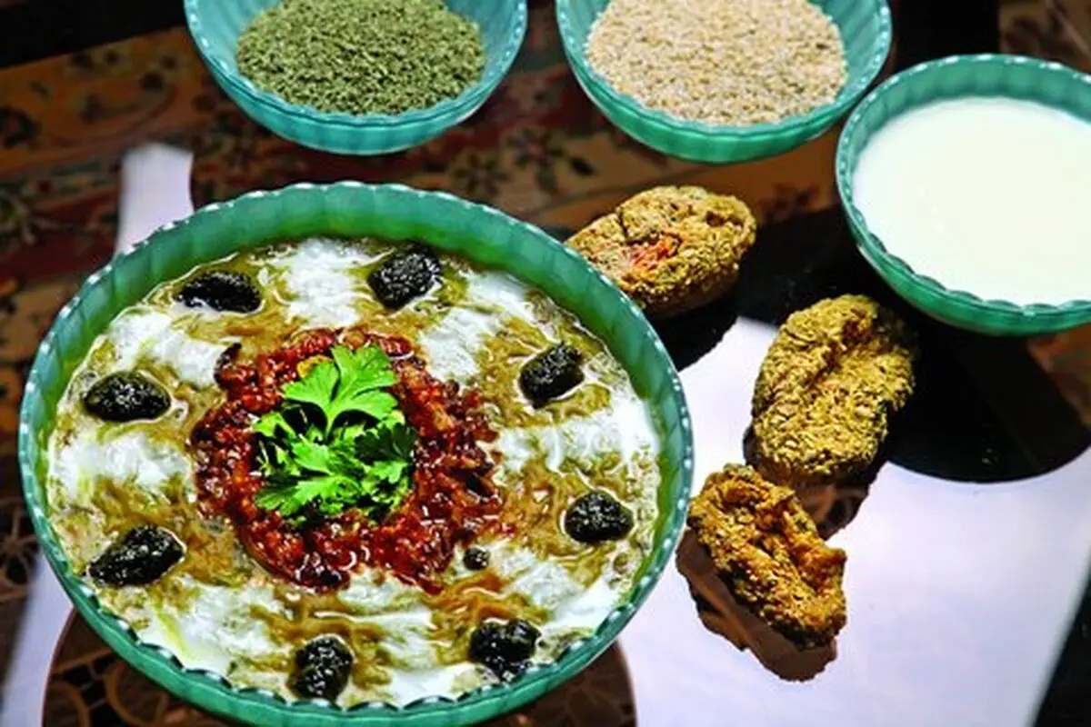 طرز تهیه آش ترخینه به‌ سبک اراکی‌ها 