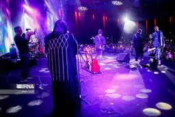 اولین کنسرت خواننده زن در برج میلاد! | عجیب ولی واقعی!