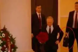 حمل‌کننده کیف اتمی پوتین ترور شد +تصویر
