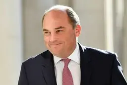 "انگلیس پرداخت بدهی‌های نظامی دوران شاه به ایران را پذیرفت"