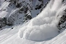اولین تصاویر از کوهنوردانی که از مرگ حتمی نجات یافتند+عکس