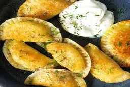 آیا به دنبال یک غذای ساده و خوشمزه هستید؟ | آموزش طرز تهیه پیراشکی قارچ‌