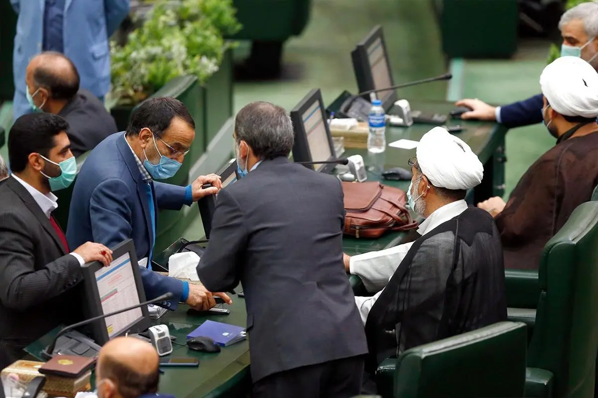 
مجلس با حذف تعریف «ایرانی الاصل» بودن کاندیداهای ریاست جمهوری مخالف است

