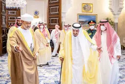 جانشین «قابوس» در عربستان به دنبال چیست؟ | سلطان عمان مهمان ملک سلمان پادشاه عربستان شد
