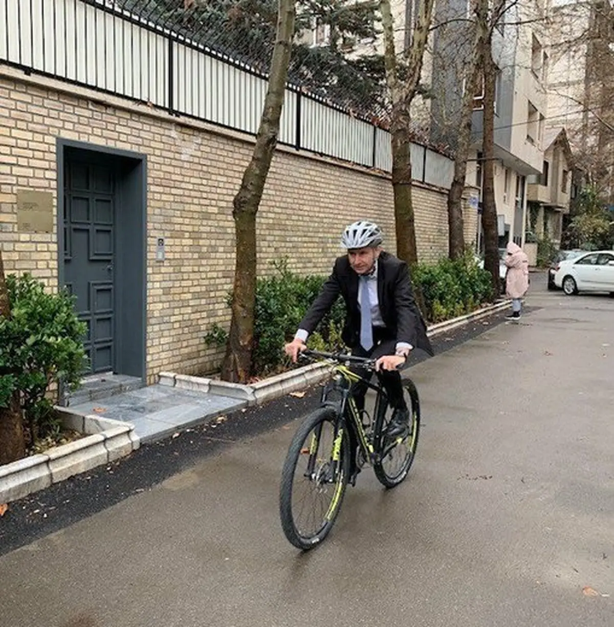 سفیر سوئیس در تهران به کمپین سه‌شنبه‌های بدون خودرو پیوست