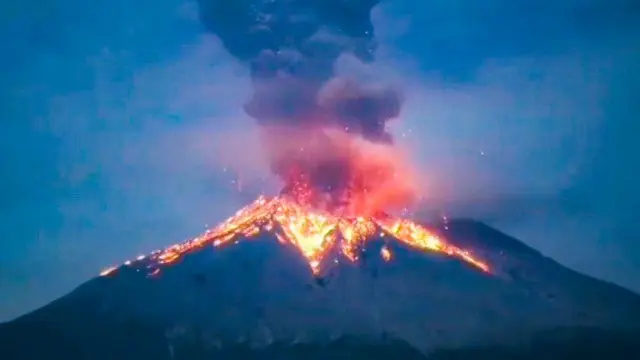 اتفاقات باورنکردنی از رعد و برق در آتشفشان فوئگو در گواتمال