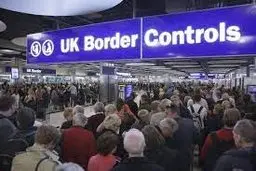  محدودیت سفر به انگلیس برای ایرانی‌های واکسینه‌شده لغو شد