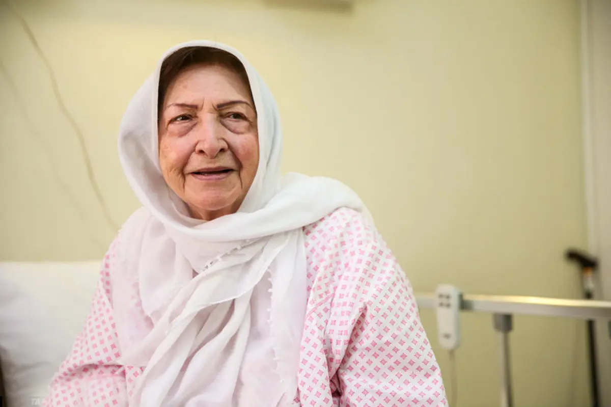 مراسم تشییع پیکر توران مهرزاد با تعدادی از هنرمندان برگزار شد +تصویر