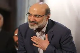 رئیس صداوسیما: به دلیل اظهارات نسنجیده مهمان شبکه چهار از رییس جمهور عذرخواهی می‌کنم |  مسئولیت اظهارنظر در برنامه‌های زنده بر عهده کارشناس مدعو است