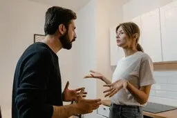 هشدار به خانم ها | این رفتارها مردان را به یکباره از زنان دور می کند