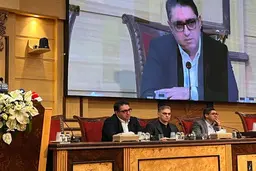 روشن: سندروم ناکارآمدی، صادرات ایران را زمین‌گیر کرده است | ۸۰ درصد مشکلات تجارت ریشه داخلی دارد