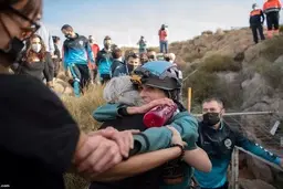 زنی که ۵۰۰ روز در غاری در انزوا زندگی کرد!  | بگذارید بعد از یک سال و نیم حمام کنم! + ویدئو 