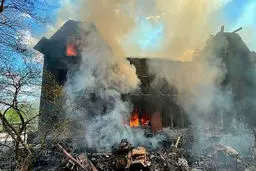 انهدام مدرسه‌ای که از ۲ جنگ جهانی جان سالم به‌در برده بود + عکس